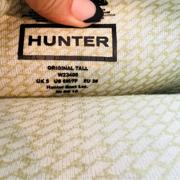 Hunter Rain Boots - Tall, Matte Black, W23499 Size 6M/7F - Picture 5 of 8